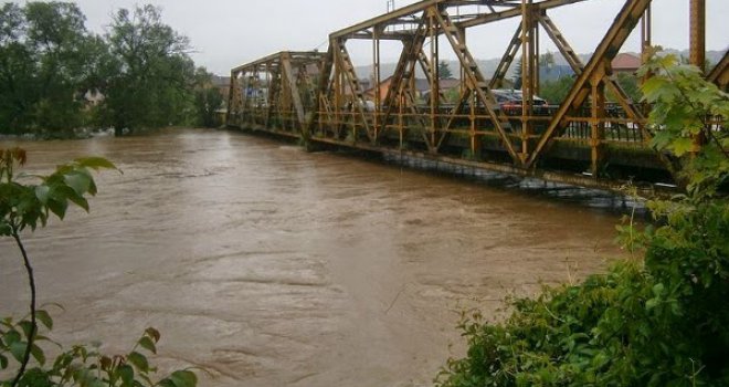 Dramatična policijska potraga u Prijedoru: 17-godišnja djevojka protekle noći upala u rijeku Sanu...  