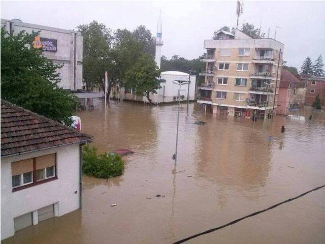 &Scaron;amac pod vodom
