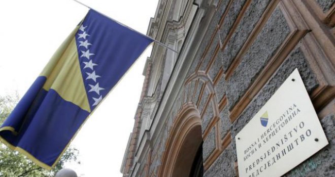 U ponedjeljak Dan žalosti povodom napada u Parizu, minuta šutnje u podne