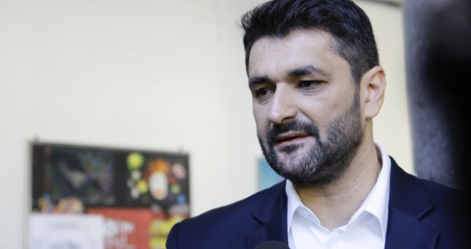 Emir Suljagić: SDA-ova definicija patriotizma je 'šutite dok oni kradu'... U svakoj koaliciji - oni kradu!