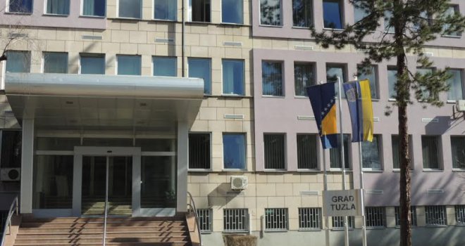 Kompletan Gradski Savjet napustio SBiH u Tuzli