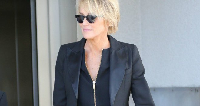 Sharon Stone na pragu šezdesete pozirala u minijaturnom bikiniju i raspametila fanove!