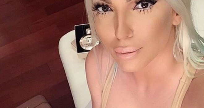 Jelena Karleuša pokazala ogromne grudi i još veću guzu