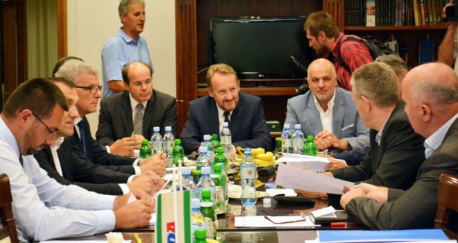 Zaštitnicima kladioničarskog lobija SBB-u i HDZ-u smeta efikasan rad Porezne uprave