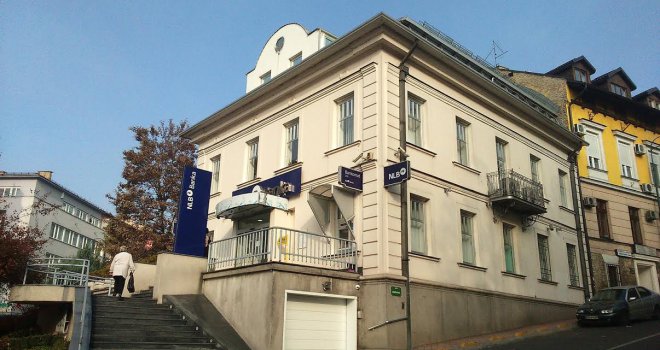 Drama u centru Sarajeva: Muškarac makazama nasrnuo na policajca, ovaj pucao