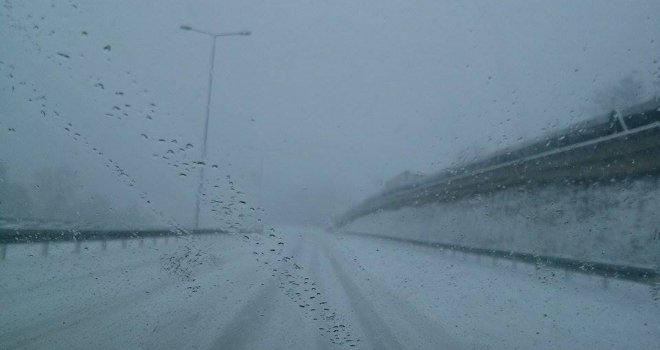 Zaleđeni i skliski putevi, jak vjetar, snježne lavine: Na ovim dionicama dobro pazite kako vozite!