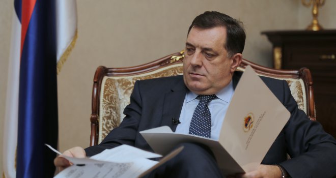Primitivizam u Palati RS: Politička odmazda Milorada Dodika prema novinarima N1 televizije