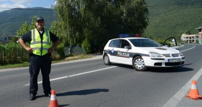 Nesreća nadomak Sarajeva: Pet osoba povrijeđeno u sudaru dva automobila