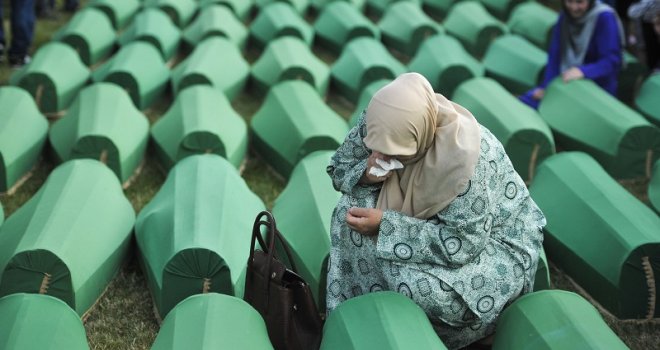 Usvojen amandman o Srebrenici: Srbija mora priznati genocid, bez toga nema ulaska u Evropsku uniju! 