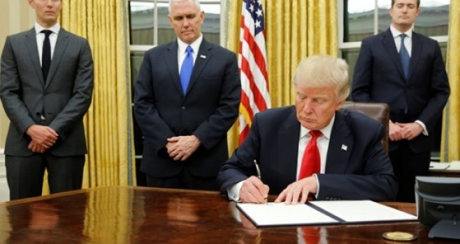 Trump razmatra izdavanje nove zabrane putovanja