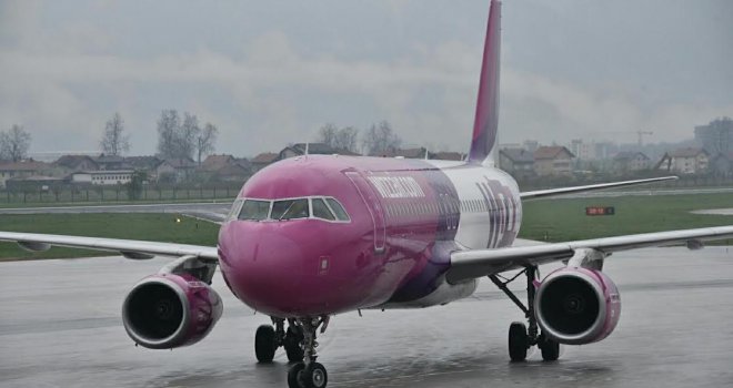 Avioni puni, ali letova više neće biti: Zašto je kompanija Wizz Air odlučila da potpuno ukine liniju Tuzla - London?!   