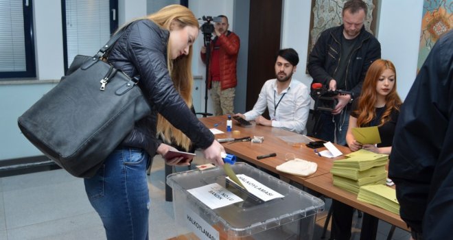 Turci u BiH glasaju na referendumu o ustavnim promjenama: Pravo glasa imaju 2.444 turska državljanina
