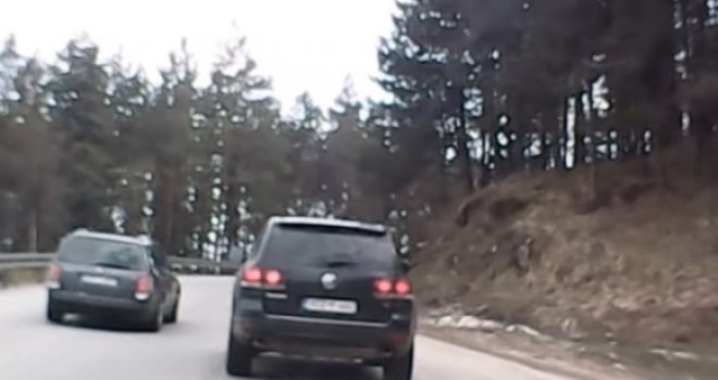 Haos na bh. cesti: Preticao vozilo na magistralnom putu pa pucao na vozača! A policija otkrila...