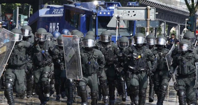 Eskalirali neredi u Hamburgu: Na ulicama hiljade policajaca i oklopnjaci, bit će još i gore