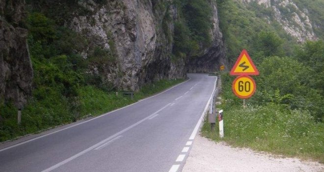 Udari vjetra, sklisko, odroni... Vozači, vozite oprezno, evo kakvo je stanje na cestama u BiH