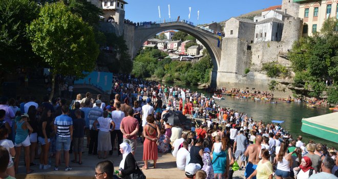 Danas 455. skokovi sa Starog mosta: Ako uspiju dobiti vize, prvi put nakon rata dolaze skakači...