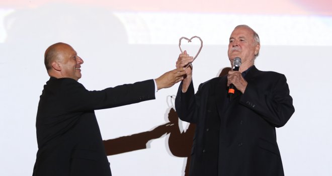 John Cleese dobio Počasno Srce Sarajeva: Vraćam se naredne godine!