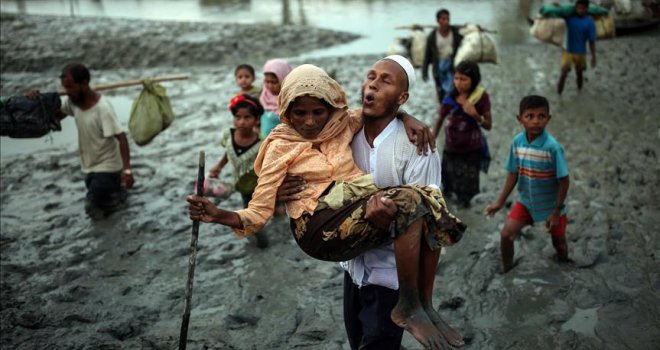 Bijeg Rohingya muslimana kroz naslage blata do utočišta u Bangladešu: Jezivi prizori iz Mijanmara
