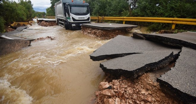 Kod susjeda već počeo kijamet, meteorolozi izdali crvenu uzbunu: Stižu obilne kiše i zahlađenje, ali najgore tek slijedi...