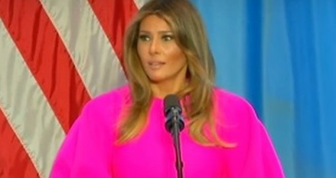 'Nijedno dijete ne smije biti gladno i zlostavljano, mi moramo služiti kao primjer' -  reče Melania u haljini od 3.000 dolara...