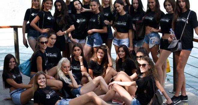Takmičarke izbora Miss BiH oduševljene posjetom Hramu Apolona: Pogledajte svih 24 ljepotica
