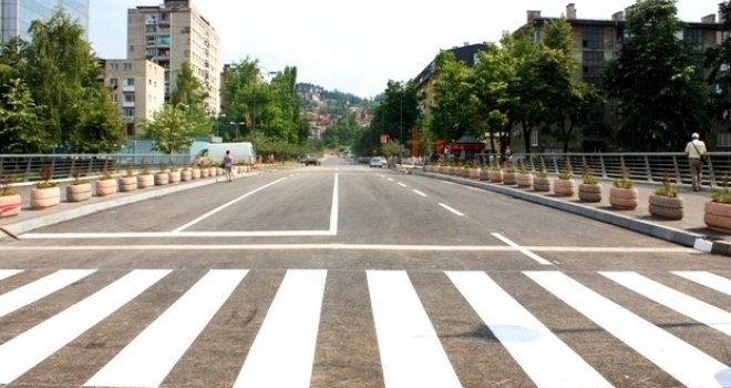 Opasnost na Grbavici: U Ulici H. Čemerlića danima ne rade semafori, a evo šta je razlog...