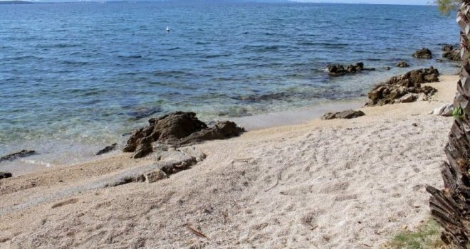 Brutalno silovanje maloljetnice na Jadranu: Našli su je na plaži, tijelo crno od udaraca, usne bez kože...