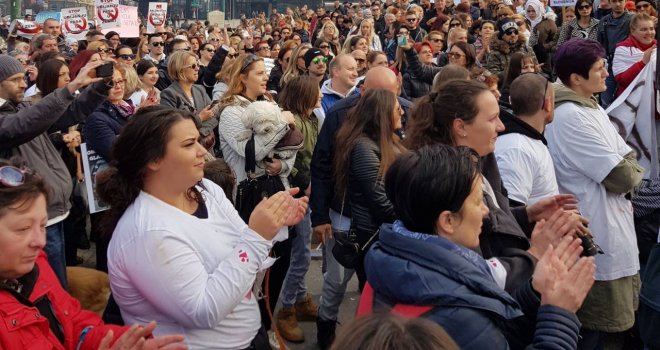 Na protestima u Sarajevu 1.500 ljudi: Hitno zaustavite masovne pokolje pasa i počnite raditi svoj posao!