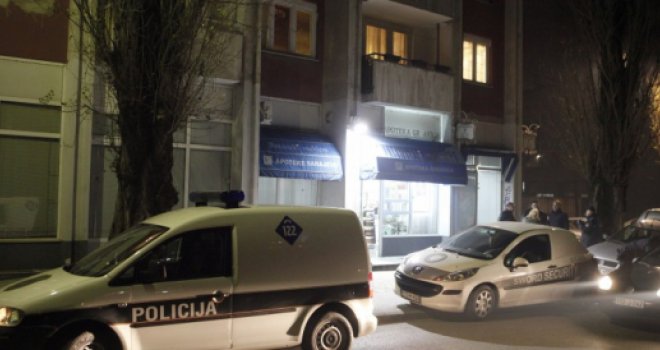 Oružana pljačka u Sarajevu: Upali u apoteku, prijetili pištoljem i ukrali novac