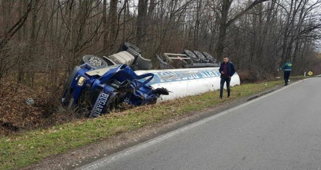 Tragičan epilog nesreće kod Šamca: Nakon dva sata izvlačenja, 37-godišnji vozač cisterne podlegao povredama