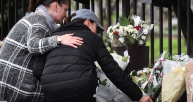 Užas u Londonu: Automobilom usmrtio trojicu tinejdžera dok su čekali autobus