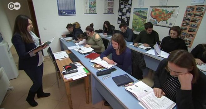 Mladi i obrazovani ljudi o povratku u domovinu uopšte ne razmišljaju: Ovo je njihova priča...