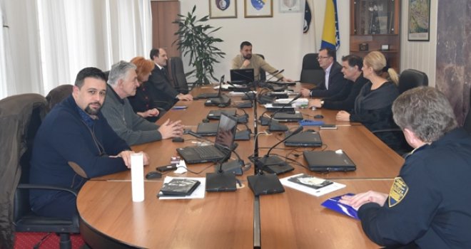 Vlada KS u apelu građanima: Ako ste nezadovoljni, pokažite to na demokratski način! Blokada nije rješenje!