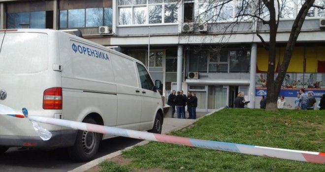 Upao u firmu iz koje je otpušten i zapucao: Jedan mrtav, radnik u panici skočio kroz prozor, napadač aktivirao bombu...