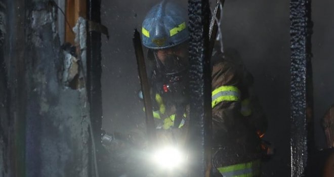 Kiseljak: U požaru oštećena tri autobusa i garaža