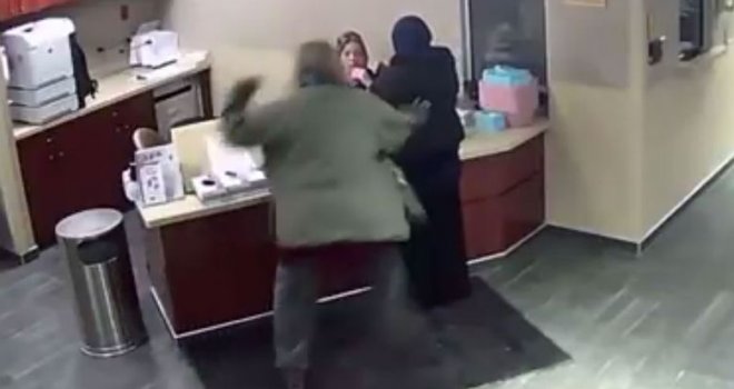 Ušao u bolnicu, vidio pokrivenu djevojku i potpuno izgubio kompas: Procurio snimak šokantnog napada