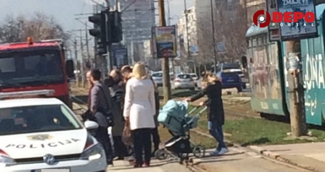 Budi maher - budi pješak u Sarajevu: Kad majka s kolicima zaglavi na šinama, a ne može nikuda...