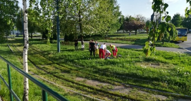 Incident kod Željezničke stanice Sarajevo: Žena lopatom napala muškarca