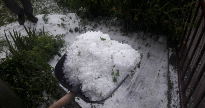 Veliko nevrijeme u glavnom gradu BiH: Kiša i grad pogodili Sarajevo