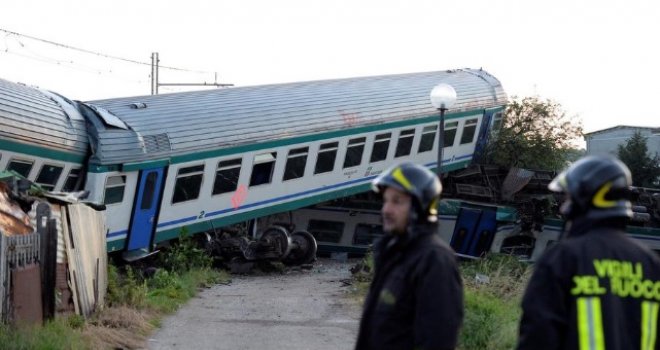 Nesreća u Italiji: Voz naletio na kamion, poginuli strojovođa i još jedna osoba