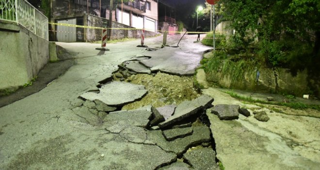 Propao asfalt u nekoliko ulica na Pofalićima, stanari strahuju od nove oluje