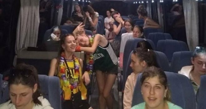 Odlučili da prekinu ekskurziju: Profesorica i 25 đaka krenuli za Banjaluku