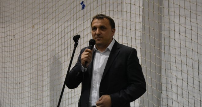 Poruka razuma iz uzavrelog  Cazina: Politika nije vrijedna da žrtvujemo načela islama u mjesecu Ramazana