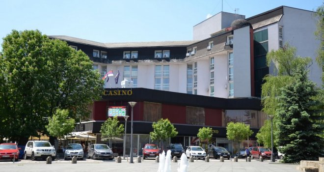 Jedna osoba uhapšena zbog krađe torbice sa 110 hiljada KM, za drugim počiniocem se traga