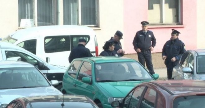 Drama u Zenici: Policajac pucao na psa koji je napao ženu sa djetetom