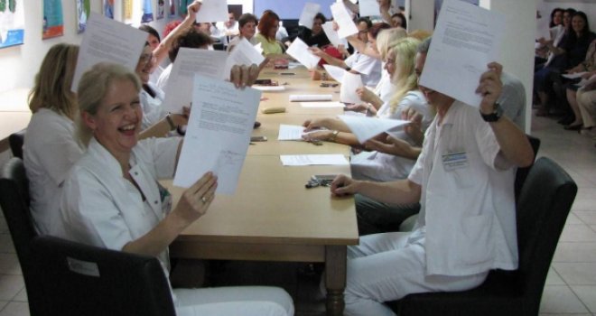 Zdravstveni radnici u KS počeli generalni štrajk: Traže povećanje plata i smjenu ove tri osobe