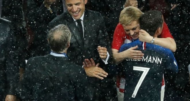 Je li predsjednica nakon finala 'ukrala show' Vatrenima? Da je barem ljubila i grlila samo hrvatske nogometaše, ali...
