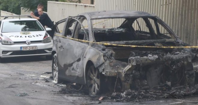 U dva mjeseca izgorjelo 15 auta: U sarajevskoj ulici Kalemova nova paljevina vozila