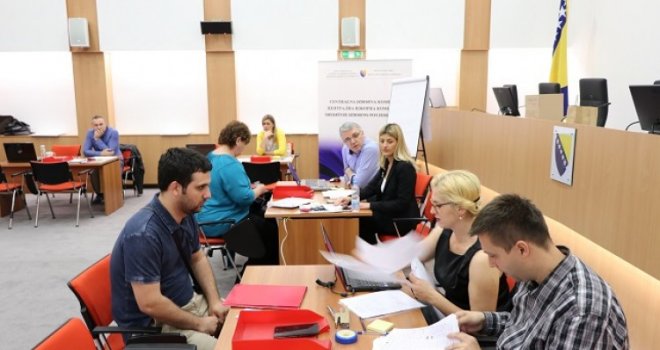 Sutra u ponoć ističe rok za podnošenje prijava za glasanje izvan BiH