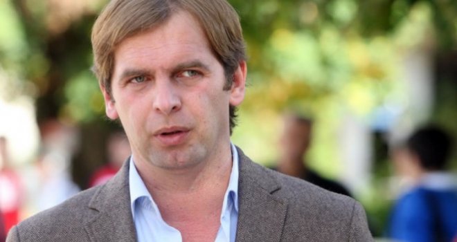 Mihajlović prima plaću delegata, a napustio BiH i radi kao ljekar u Njemačkoj?!